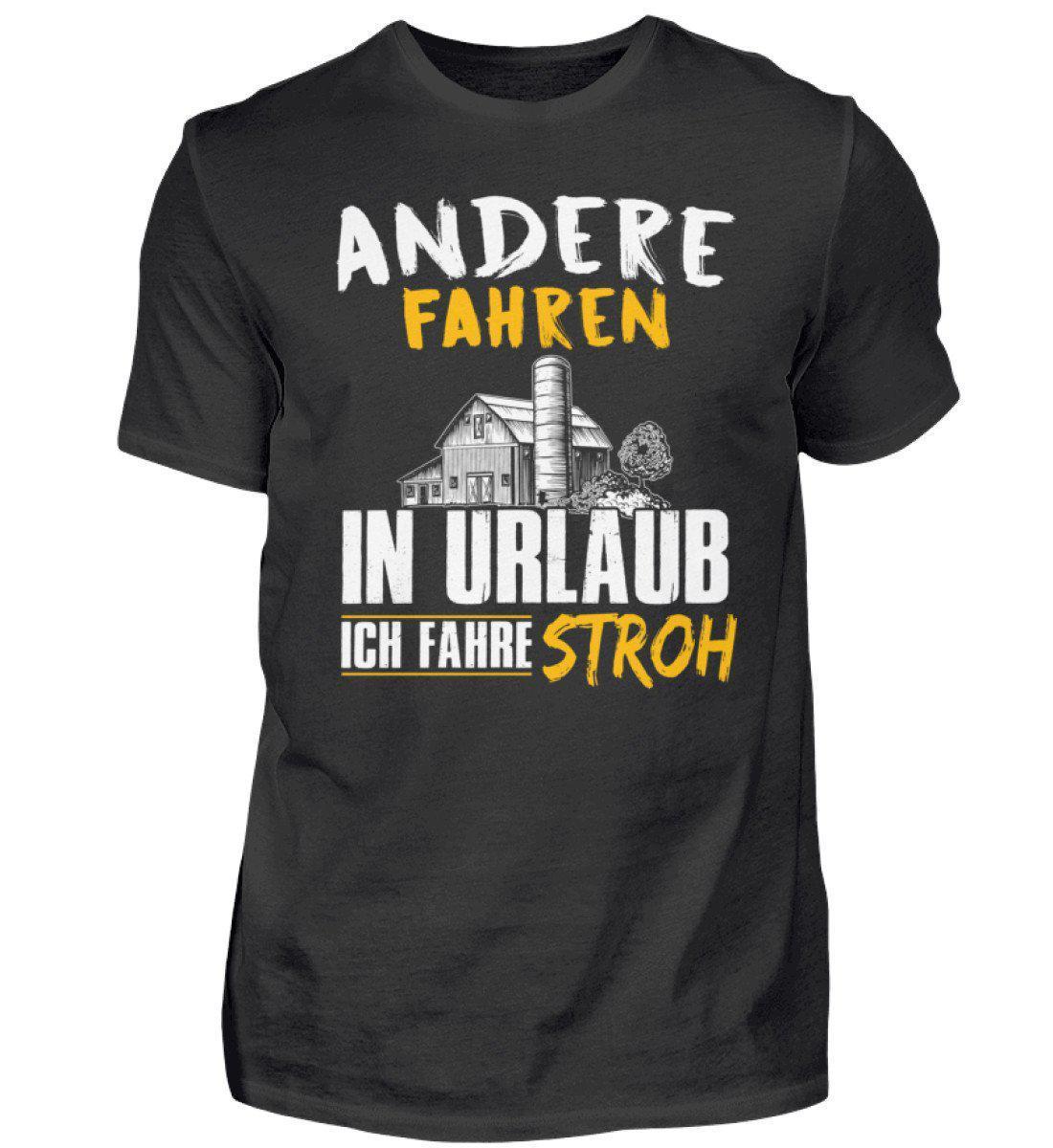 Andere fahren in Urlaub ich fahre Stroh · Herren T-Shirt-Herren Basic T-Shirt-Black-S-Agrarstarz