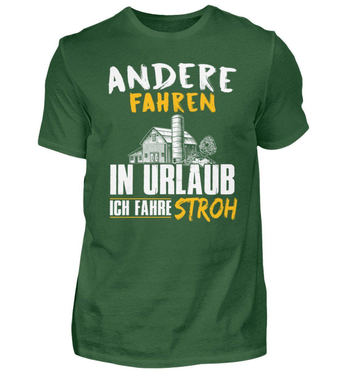 Andere fahren in Urlaub ich fahre Stroh · Herren T-Shirt-Herren Basic T-Shirt-Bottle Green-S-Agrarstarz
