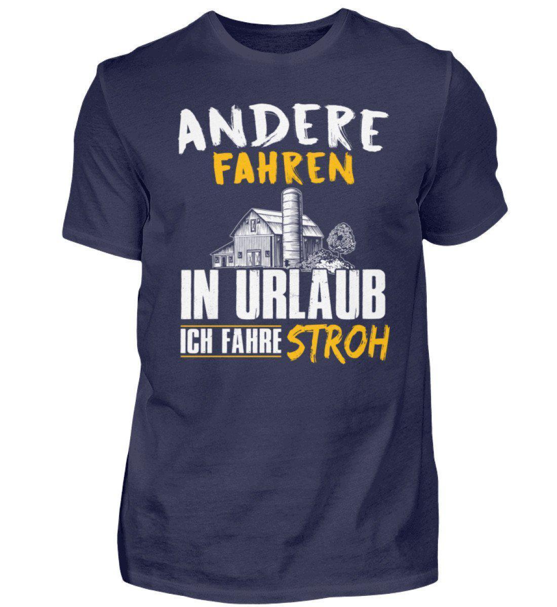 Andere fahren in Urlaub ich fahre Stroh · Herren T-Shirt-Herren Basic T-Shirt-Navy-S-Agrarstarz