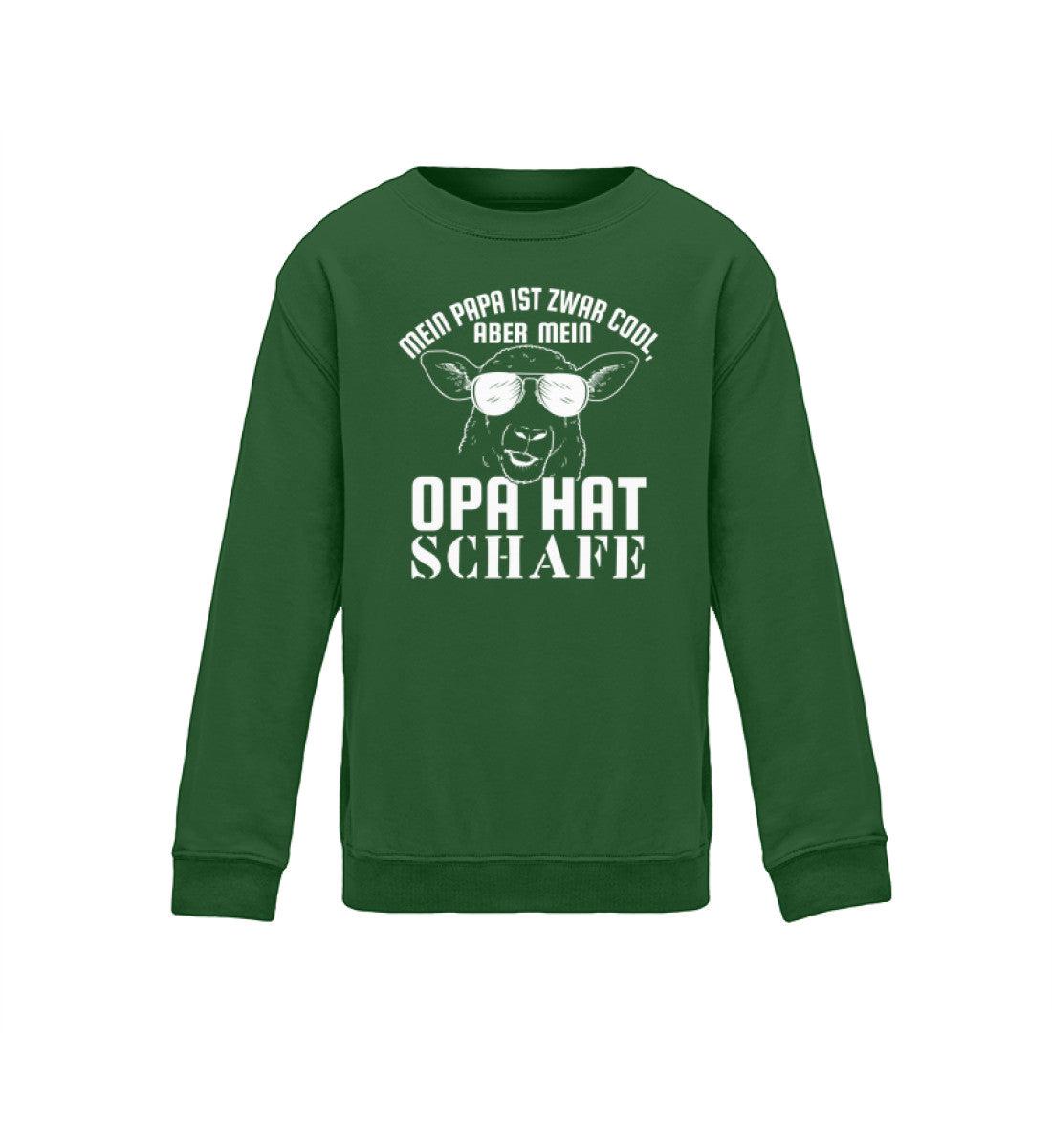 Papa ist zwar cool aber Opa hat Schafe · Kinder Sweatshirt-Kinder Sweatshirt-Bottle Green-12/14 (152/164)-Agrarstarz