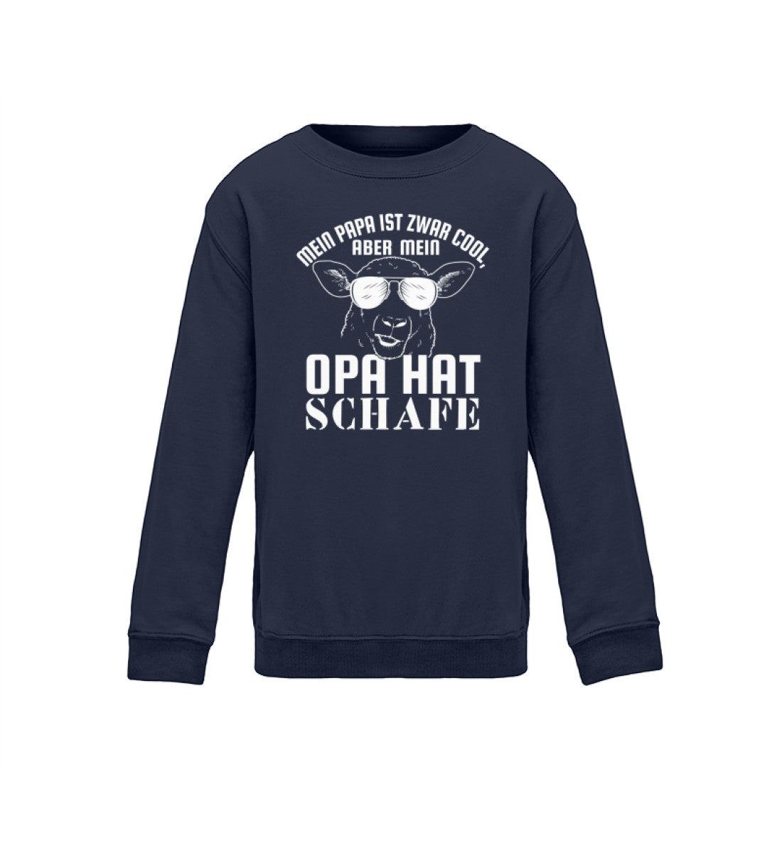 Papa ist zwar cool aber Opa hat Schafe · Kinder Sweatshirt-Kinder Sweatshirt-Oxford Navy-12/14 (152/164)-Agrarstarz